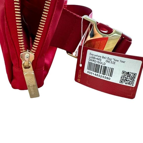 ♥️ DARK RED ♥️ LULULEMON Everywhere Belt Bag + Gold Hardware - New Year NWT - Picture 6 of 7